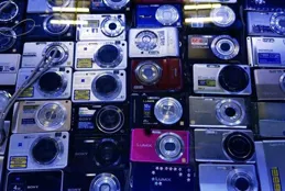 從被遺忘在角落到成年輕人新寵，卡片機重新「翻紅」