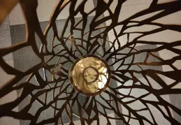 「胖虎欺負（霸淩）大雄，如果你誰也不幫（中立），也是在支持胖虎。」這句話邏輯上說得通嗎？