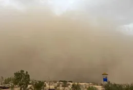 塔克拉瑪幹沙漠「鎖邊合龍」即將完成，還剩最後 1 公裏，這對當地生態有何影響？