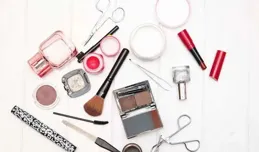 如何收納化妝品（護膚品），可以讓它們既方便使用，又能整潔、幹凈、不占地方？
