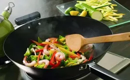 一個不起眼的炒菜習慣，可能讓全家骨質疏松！很多人都中招