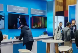 騰訊的裸眼3D PC遊戲掌機「3D One」來了，這到底算「掌機」還是「臂機」？