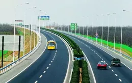 途經泰安東平縣，雙向八車道，濟廣高速公路濟南至菏澤段改擴建工程全線通車！