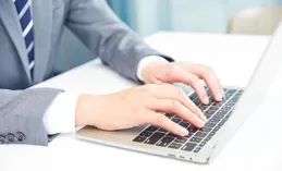 職場有一種現象「遲到一分鐘，批評或者罰你款，但是昨天加班了兩個小時，領導卻裝作沒看見」，你怎麽看？