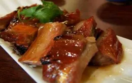 香港拖拉的醫療制度卻能使香港人均壽命世界前列，是否提示我們都處於過度醫療的狀態？