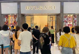 顧客 1 萬買巴黎世家衣服 8 天後被要求補差價，櫃姐稱折扣取消了，這合理嗎？消費者該如何維權？