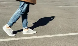 長期走路有利於血管健康嗎？提醒：過了60歲，建議做好3件事！