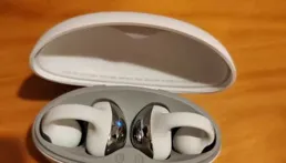 經常戶外運動有什麽推薦的藍芽耳機嗎？要求輕且不會因為運動掉落？