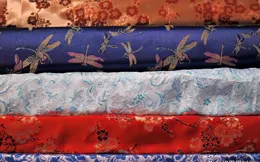 揭秘綢緞面料：奢華背後的材質奧秘！