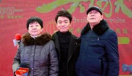 楊瀚森回鄉過大年，七大姑八大姨爭相合影，年初三馳往國家隊