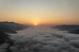 湖北秭歸：三峽雲海日出美如畫