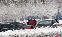 全國連續降雪，氣溫降低摔傷患者激增，應該如何防範？
