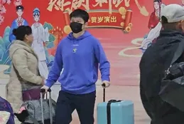 國乒巨星風采出擊！林高遠機場著時尚秀，孫穎莎陳夢青春活力爆棚