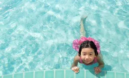 孩子多大開始學遊泳