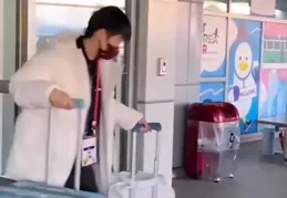 國乒平安抵達釜山！孫穎莎等人現身機場，即將迎來世桌賽考驗