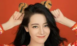 迪麗熱巴走紅毯的次數不多，出圈造型卻很多，能分享一些她活動造型的出圈名場面嗎？（註意是活動造型）?