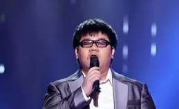 善惡終有報！盲人歌手楊光成名後太張揚，現在卻有妻有兒生活美滿