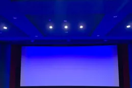 150元買的日立投影機，效果堪比電影院，是否賺大啦