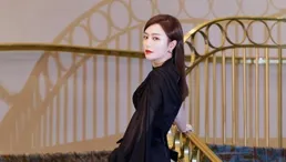 秦嵐：婀娜多姿的夢幻女神，令人神魂顛倒