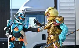 假面騎士歌查德第23集：月之三頭犬形態登場，收服心動吸血鬼