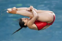 年齡不是障礙！100歲伊朗運動員登台跳水