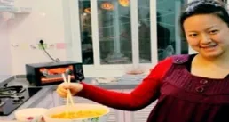 給婆婆買的包，物件直接拿給他媽媽了，說了是我買的。但當時我在上廁所，不在邊上。我有點不爽，有問題嗎?