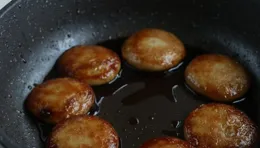 女婿薪資是女兒幾倍，每天下班後女兒都做飯、洗鍋、洗衣服，看著心裏不是滋味，該怎麽辦？