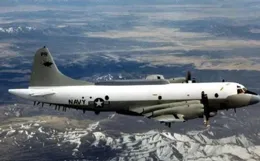 撞了烈士王偉的美軍飛機，為什麽要停在陵水機場？