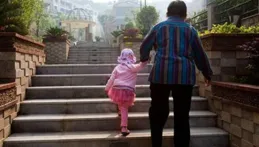 專家倡導的」奶奶沒義務帶娃「真的合理嗎？