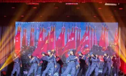 李亞鵬是個高大深沈的型男，一直深受廣大女星喜愛。為何生意總是不順利？