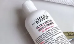 哪款乳液有保濕和抗氧化的功效，最適合在空調房工作的上班族？