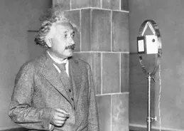 愛因史坦是憑什麽獲得諾貝爾物理學獎的？是相對論嗎？