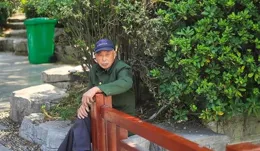 71歲大媽哭述：沒想到，我50萬存款和退休金，竟然成了一種負