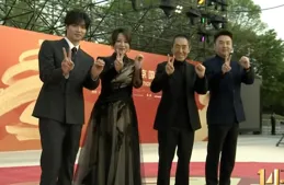 北影節開幕太精彩！關曉彤被配角艷壓，藍盈瑩險走光，胡歌太紳士