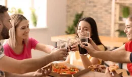 超越常人的美食境界！跟隨暴飲暴食感受舌尖上的極致享受！