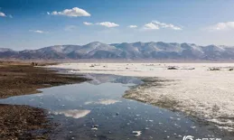 冰雪消融 青海洱海呈現醉人畫卷