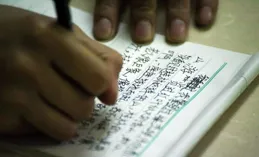 43歲奶奶全職帶娃8個月，吐槽孩子爸媽成天玩，看容貌網友驚艷