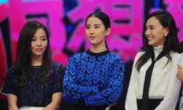 當32歲劉亦菲撞上35歲唐嫣，這簡直是我見過最慘烈的同框現場鏡頭