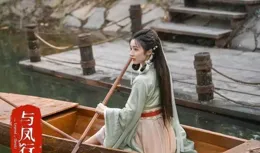 出道6年默默無聞，【與鳳行】因少女感出圈，可鹽可甜驚艷眾人