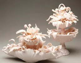 愛上撿垃圾的女人，把廢棄的玻璃，融化成華麗的雕塑