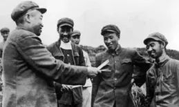 1950年抗美援朝，彭德懷開會發脾氣：鄧華怕我，你韓先楚就不怕我