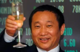 前中國首富：被美國圍剿，他用一招耍著美國玩，如今中企都在學