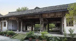 遊客稱在安徽涇縣一景區漂流遭多人扔石頭襲擊