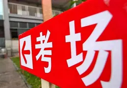 物體做圓周運動時所受合力就是向心力， 為什麽在學習萬有重力時老師說向心力是萬有重力的分力呢？