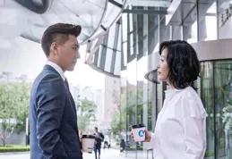 王子文真是老天賜飯吃，荷葉邊牛仔襯衫配短褲，162比例真出眾