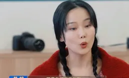 初代「宅男女神」評級哭了，黃齡卻當場拿戲約，活成劉德華陳奕迅