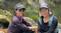 劉嘉玲陪家人赴日本賞花，78歲媽媽素顏出鏡，母女同框一樣優雅！