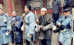 橫店驚現「美若天仙」龍套大軍，為成名竟甘願路邊蹲守！