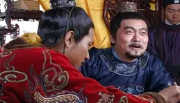 63歲的湯和目睹了朱元璋大肆清除功臣後，主動提出辭官下鄉養老，朱元璋大喜，高明的湯和還要了100個美女