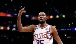 一夜風雲變！鵜鶘裁掉籃板猛將，湖人火速撿漏補強替補陣容！